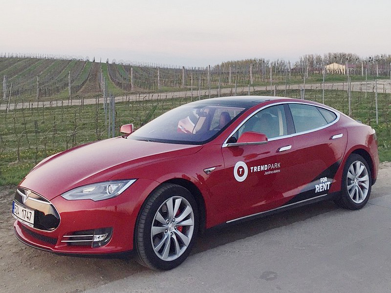Elektromobily se valí do Prahy